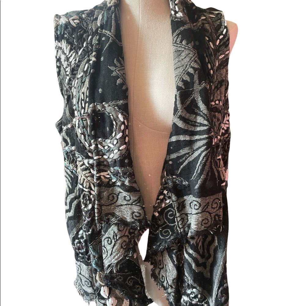 Auna vest new with tags size medium